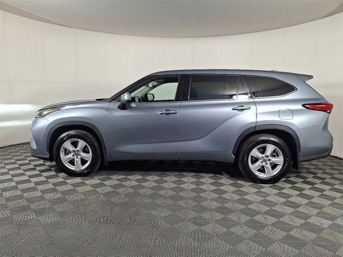 Used 2020 Toyota Highlander LE image 7