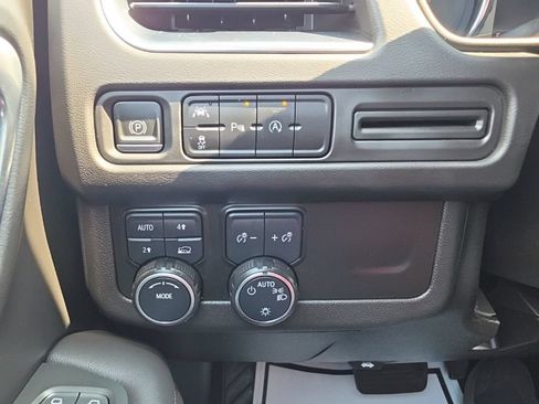 Certified 2023 Chevrolet Suburban LS AWD/4WD image 10