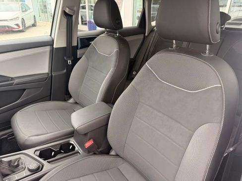 Certified 2024 Volkswagen Taos SE AWD/4WD image 10