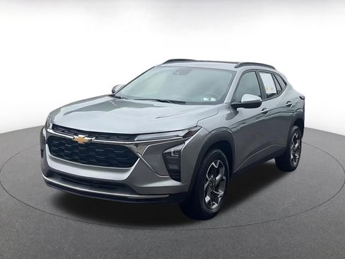 Used 2025 Chevrolet Trax LT FWD image 7