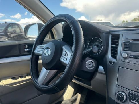 Used 2010 Subaru Outback 2.5i Premium AWD/4WD image 16