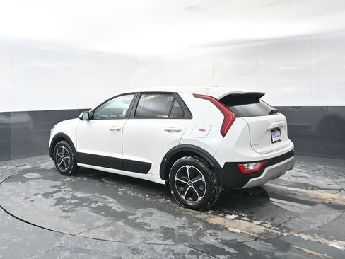New 2026 Kia Niro LX image 3