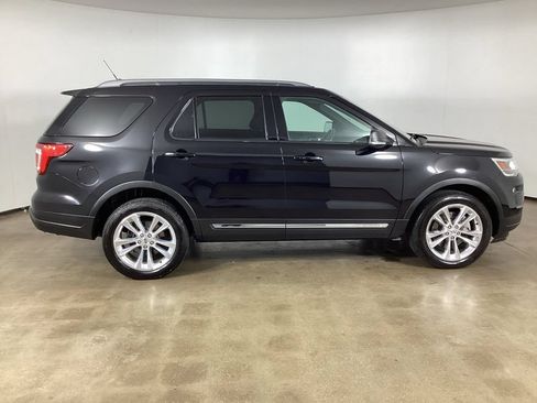 Used 2019 Ford Explorer XLT w/ Equipment Group 202A AWD/4WD image 4