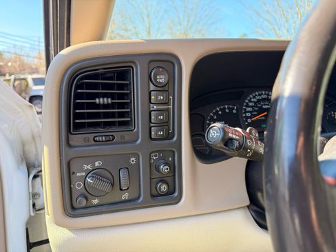 Used 2003 Chevrolet Tahoe LT image 13