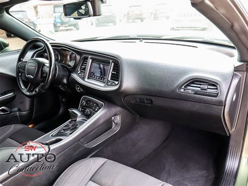 Used 2019 Dodge Challenger SXT image 15