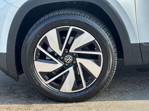 Used 2024 Volkswagen Atlas SE image 30