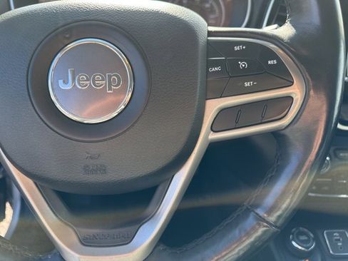 Used 2019 Jeep Cherokee Limited image 29