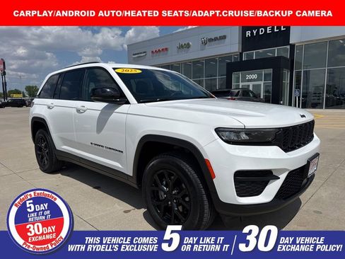 Used 2025 Jeep Grand Cherokee Altitude AWD/4WD image 1