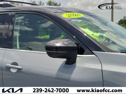 Used 2024 Nissan Pathfinder SL w/ Black Appearance Package FWD image 8