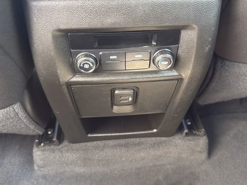 Used 2019 Chevrolet Traverse LT w/ LPO, Blackout Package AWD/4WD image 30