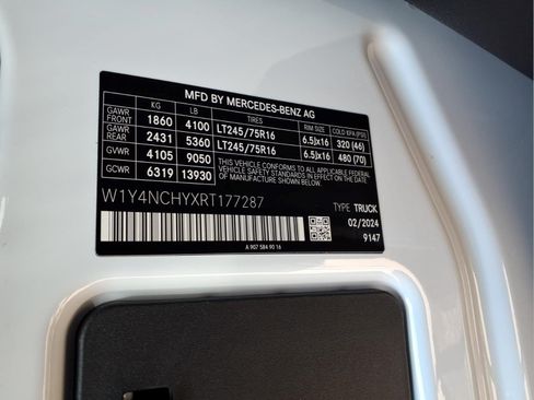 Used 2024 Mercedes-Benz Sprinter 2500 image 34