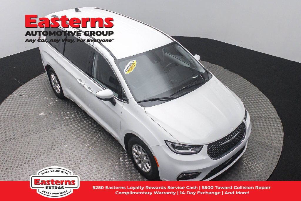 Used 2023 Chrysler Pacifica Touring-L FWD image 4