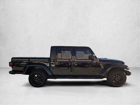 Used 2022 Jeep Gladiator Sport image 4