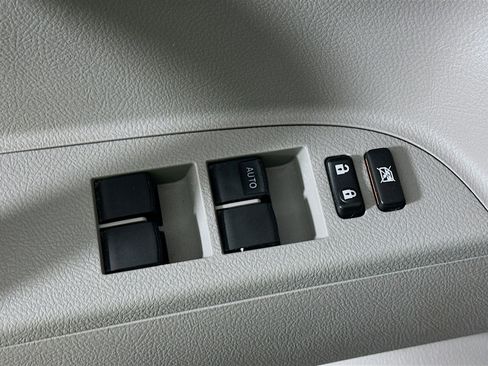 Used 2013 Toyota Highlander Limited FWD image 15