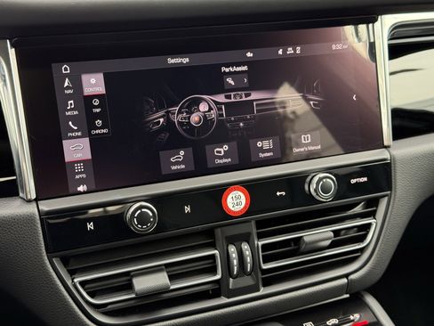 Used 2025 Porsche Macan image 21