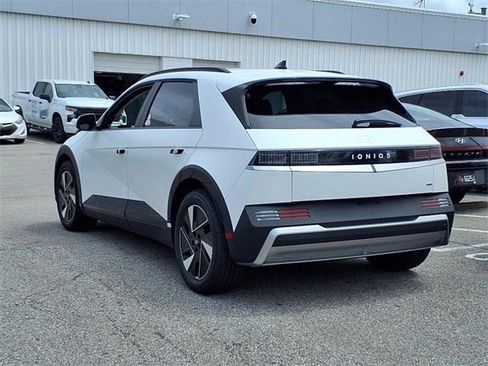 New 2025 Hyundai Ioniq 5 SEL image 5