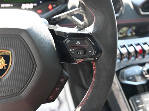 Used 2018 Lamborghini Huracan Performante image 23