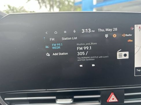 Used 2025 Hyundai Elantra SEL FWD image 25