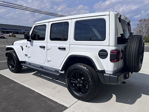 Used 2021 Jeep Wrangler Unlimited Sahara AWD/4WD image 10