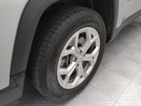 Used 2024 Jeep Compass Latitude image 31