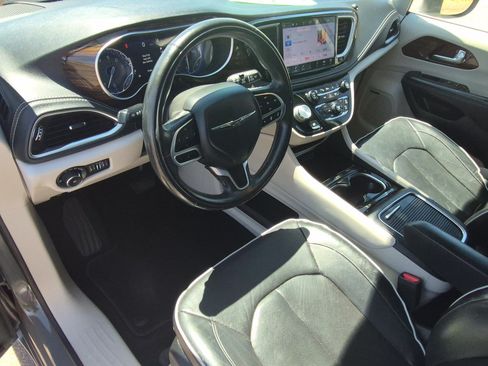 Used 2022 Chrysler Pacifica Limited FWD image 14