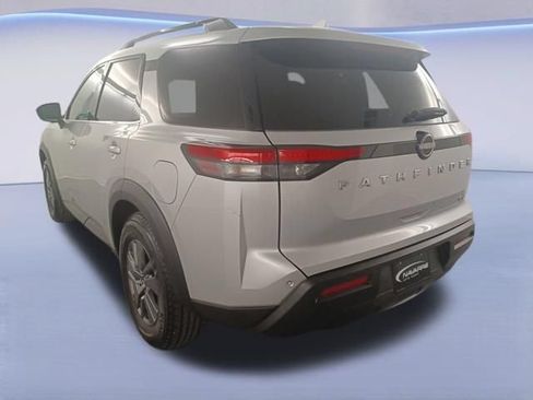 Used 2024 Nissan Pathfinder SV FWD image 5