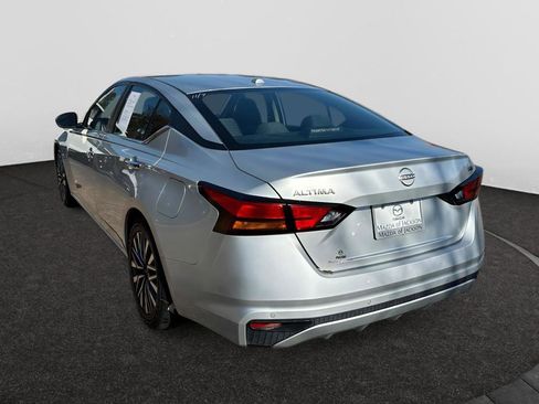 Used 2024 Nissan Altima 2.5 SV image 3