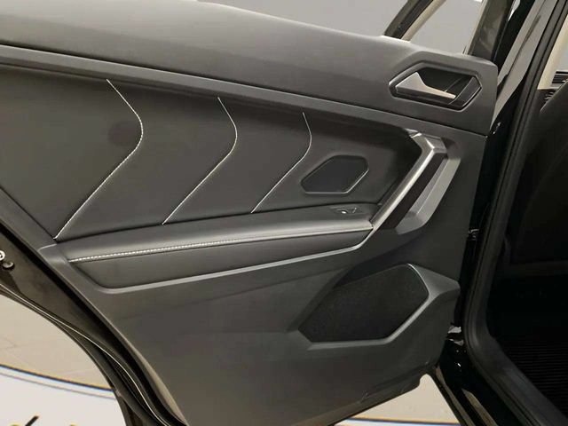 Used 2023 Volkswagen Tiguan SE w/ Panoramic Sunroof Package FWD image 67