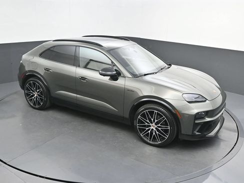 New 2026 Porsche Macan 4 Electric AWD/4WD image 33