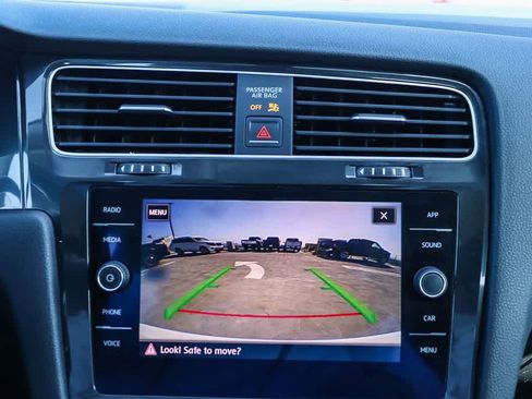 Used 2018 Volkswagen e-Golf SE FWD image 25
