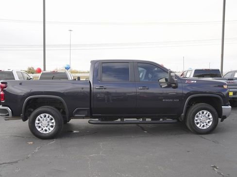 Used 2024 Chevrolet Silverado 2500 LT w/ Convenience Package image 5
