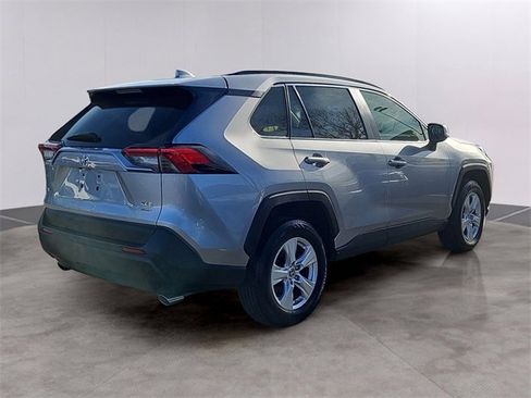 Used 2019 Toyota RAV4 XLE image 3
