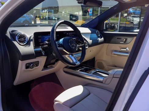 Used 2025 Mercedes-Benz GLA 250 4MATIC image 4