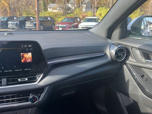 Used 2025 Chevrolet Equinox LT image 29