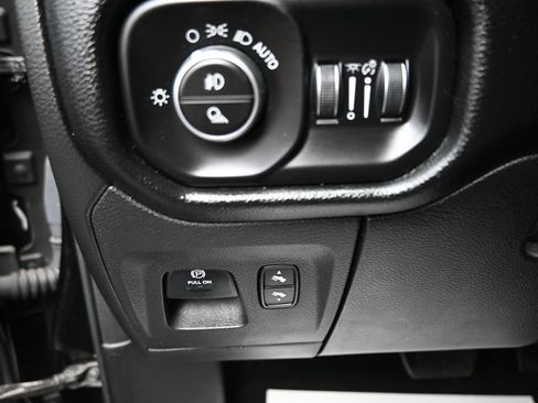 Used 2019 RAM 1500 Big Horn AWD/4WD image 12