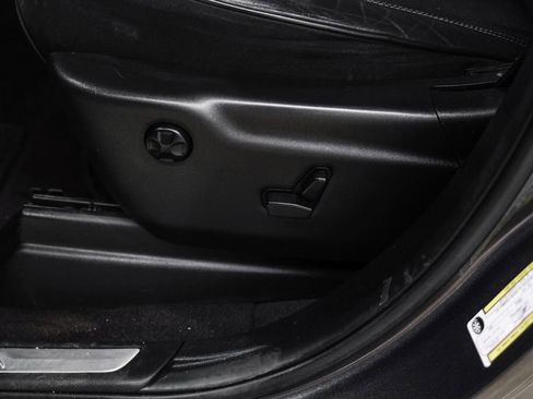 Used 2017 Jeep Grand Cherokee Overland w/ Jeep Active Safety Group RWD image 35