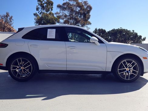 Certified 2025 Porsche Macan image 8