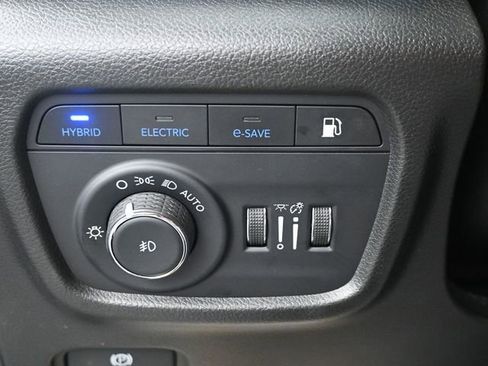Used 2022 Jeep Grand Cherokee Overland w/ Advanced Protech Group III AWD/4WD image 8
