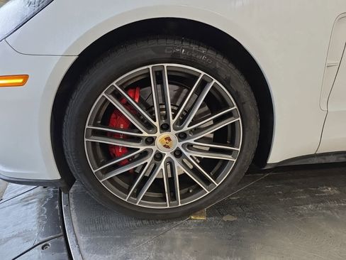 Used 2017 Porsche Panamera Turbo image 2