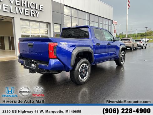 Used 2024 Toyota Tacoma TRD Off-Road AWD/4WD image 9