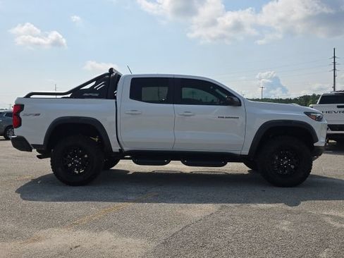 Used 2025 Chevrolet Colorado ZR2 w/ Midnight Edition AWD/4WD image 6