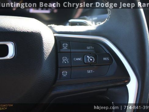 Used 2023 Jeep Grand Cherokee Altitude image 16