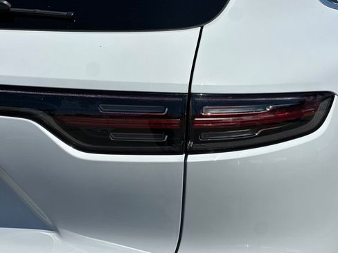 Certified 2023 Porsche Cayenne w/ Premium Package AWD/4WD image 28