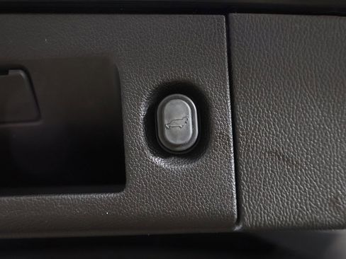 Used 2016 Cadillac Escalade Platinum image 25