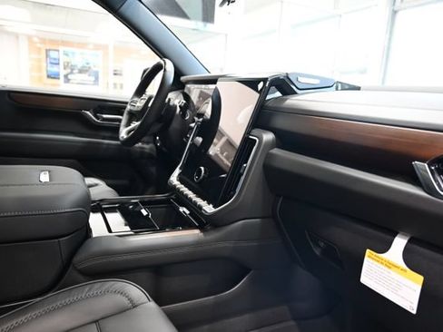 New 2026 GMC Yukon XL Denali w/ Denali Reserve Package AWD/4WD image 16