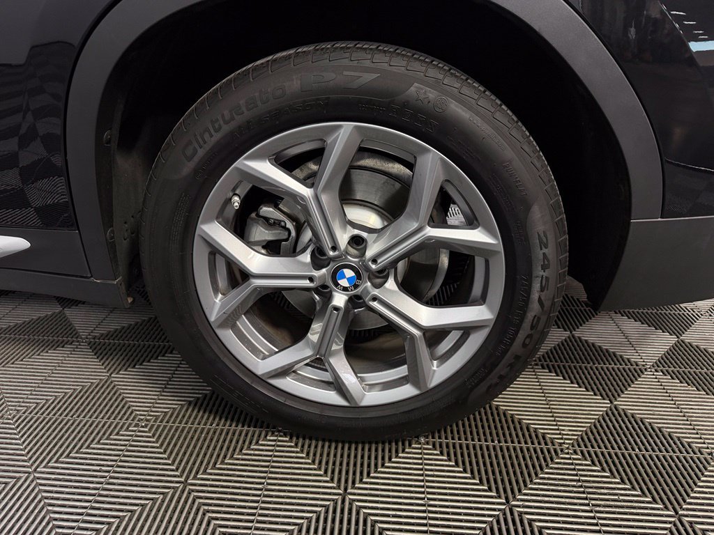 Used 2025 BMW X4 xDrive30i AWD/4WD image 13