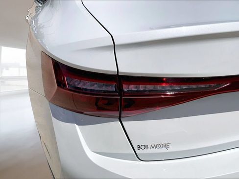 Certified 2025 Volkswagen Jetta SE w/ Sunroof Package FWD image 29