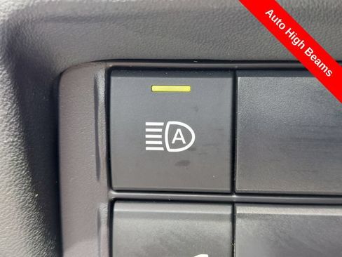 Used 2022 Toyota Highlander XLE AWD/4WD image 24