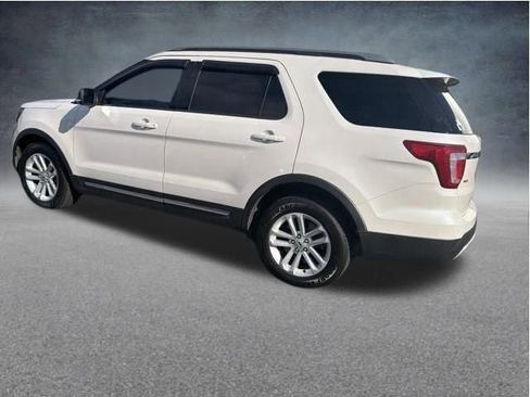 Used 2016 Ford Explorer XLT w/ Equipment Group 202A image 12