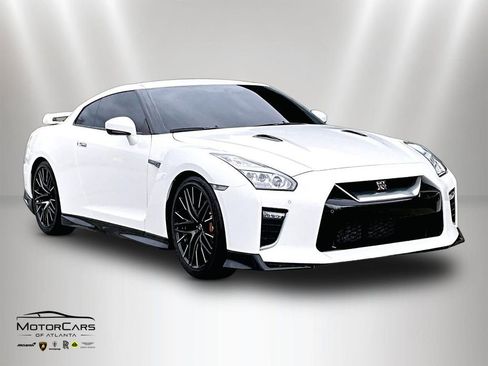 Used 2021 Nissan GT-R Premium image 2